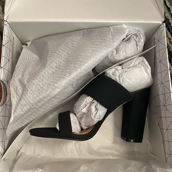 Black sandals - Picture 2 of 4